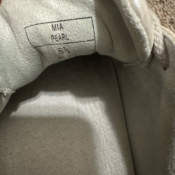 ShuShop Women’s Mia Sneakers - Picture 10 of 10